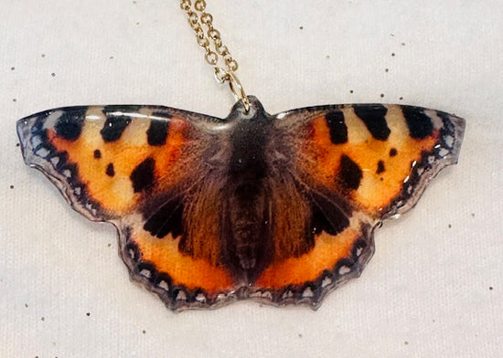 nature tortoiseshell resin butterfly pendant